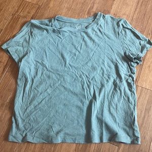 GAP slightly cropped forest green basic tee